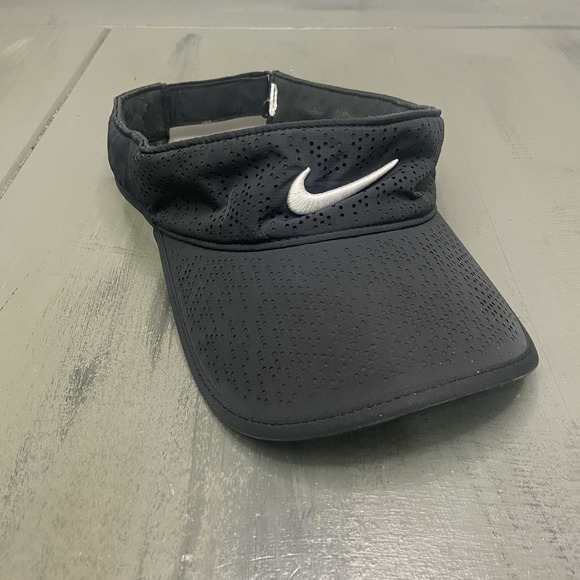Nike Accessories - Nike AeroBill Women's black Visor Hat Adjustable Golf Tennis One Size Fits most